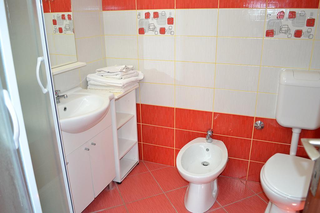 Apartmani Delfin Grebastica Exterior photo