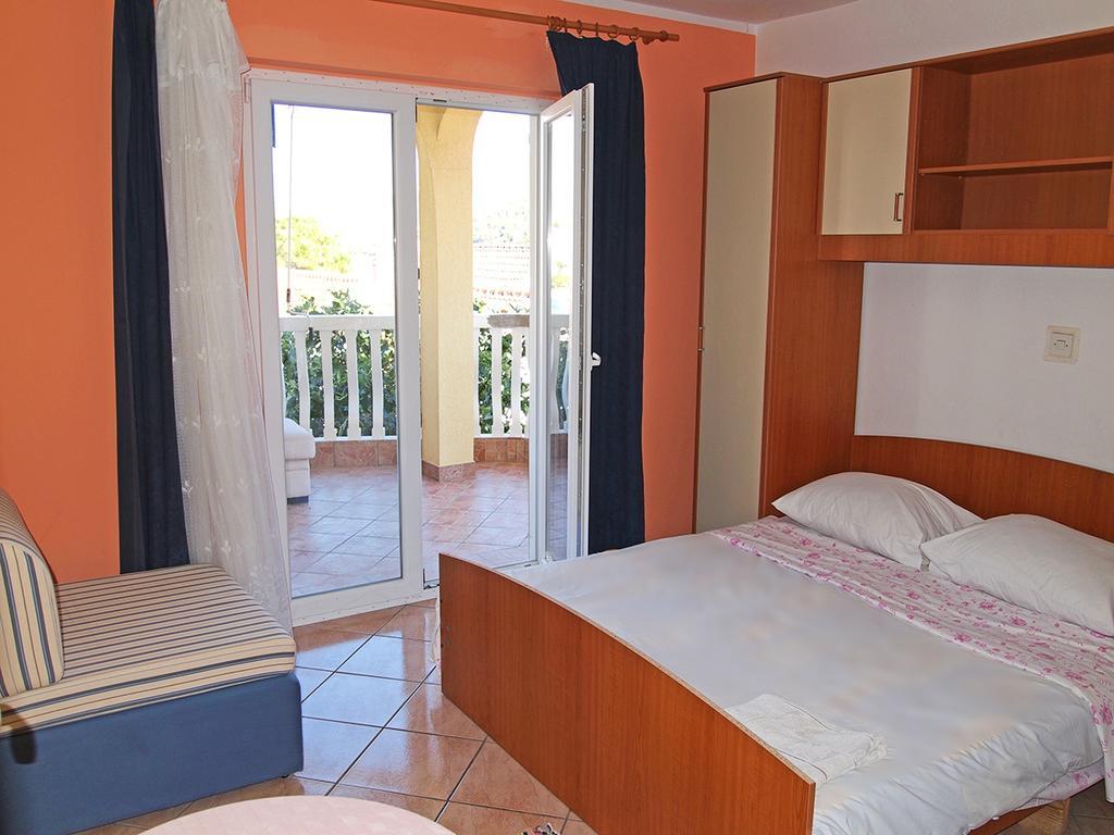 Apartmani Delfin Grebastica Exterior photo